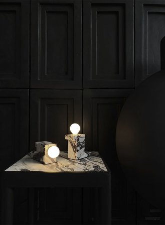 Brick bordlampe høy H10,5 - marmor