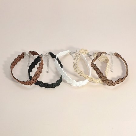 Goottilainen retro kaulakoru