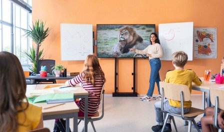 VOGELS RISE A227 monteringssett - for tusjtavle - svart