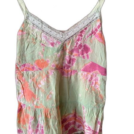 Pastellfärgad klänning med spets från Melmelli