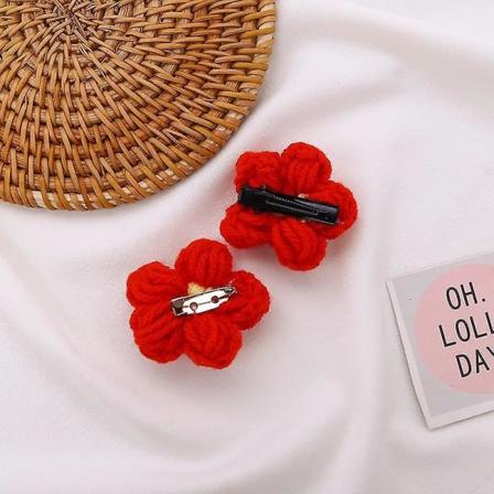 Liten Röd Blomma Brosch Tillbehör Söt Hårsnodd Hårräcke Plysch Stickning Kläder Ornament Brooch