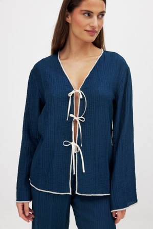 NA-KD Crinkled Contrast Binding Blouse - Bluser - Marine blå - EU 32