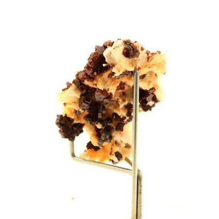 Kivet ja mineraalit. Vanadiniitti + bariitti. 136,25 senttiä. Mibladenin kaivosalue, Midelt, Marokko.