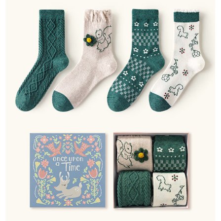 1 eske med 4 par ullsokker for barn for å holde varmen om vinteren,