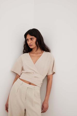 NA-KD Kortärmad topp med överlapp - Sommarkläder - Beige - EU 40