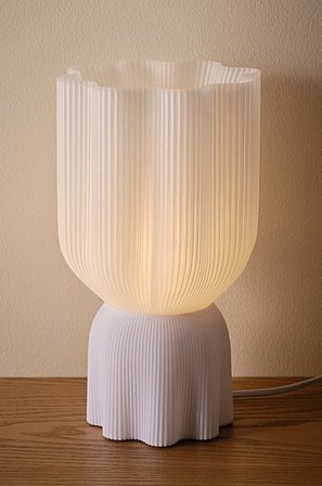 Jotex - CAMIER bordlampe 3D-printet Hvit - Kjøp Bordlamper hos Jotex