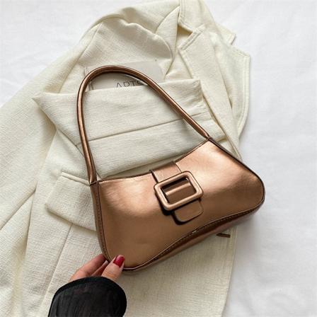 Populær og trendy lille firkantet taske, enkel skuldertaske, enkel crossbody-taske 2023 sommer ny casual pendler underarmstaske Champagne