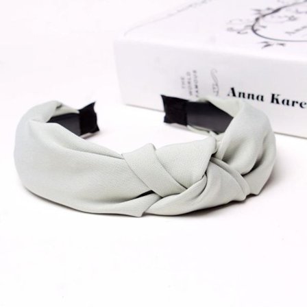 Vackert diadem med knut i tyg i flera olika färger