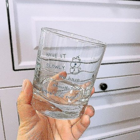 Lämpökestävä juomalasi käsinmaalatulla karhulla