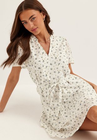 VERO MODA - Vmtrine Ss Short Lace Dress Noos - Snow White AOP:Maguerite Blue Jas