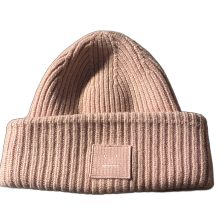 En acne mössa om du har en annan färg får du byta