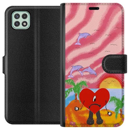 Kompatibelt Lommeboketui til Samsung Galaxy A22 5G Bad Bunny i en fargerik quiltet jakke med hjertemønster og solbriller i moderne gatestil