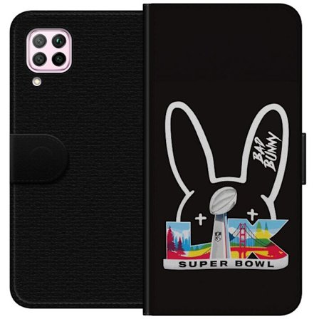 Kompatibel Tegnebogsetui til Huawei P40 lite Bad Bunny portræt med åben skjorte, tatoveringer og krøllet hår i stilfuld modefotografering