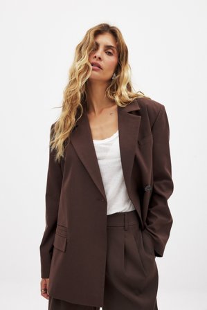 NA-KD Åtsittande blazer med omlott - Blazers - Brun - EU 42