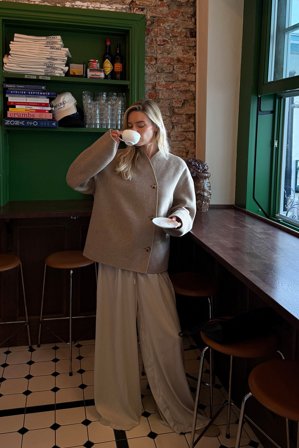 Premium Selection kurzer Mantel aus Wollmischung mit hohem Kragen - Mäntel - Beige - EU 42