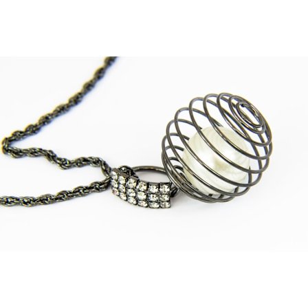 Vackert halsband med pärla