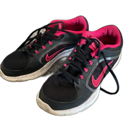 Nike sneakers/sport shoe
