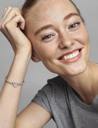 Pandora Snake Chain Sterling Silver Bracelet With Heart Clasp - Silver - 17 CM