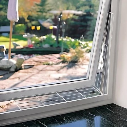 Beskyttelsesgitter til vinduer - Trixie - 65x16 cm - Metal - Hvid - At skrue eller lime fast