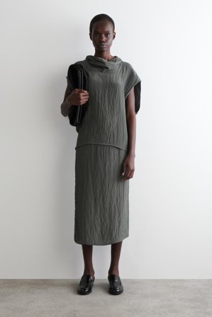 COS Frauen Oberteil Aus Satin In Knitteroptik in Grau