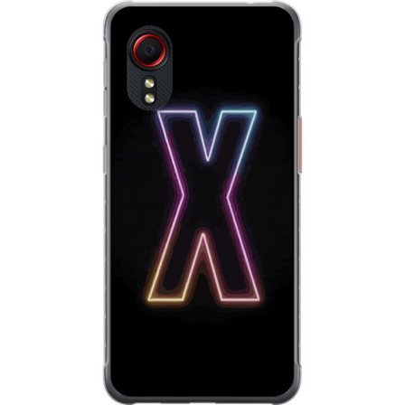 Yhteensopiva Puhelinkuori Samsung Samsung Galaxy Xcover 5 Neonkirjain X voimakkaissa väri vaihteluissa mustaa taustaa vasten, voimakas typografinen s