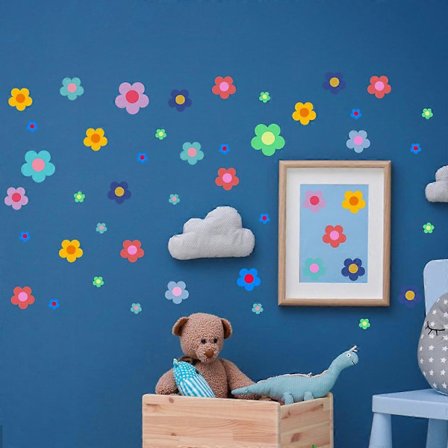 Et sett med veggklistremerker med små blomstermønster til soverom