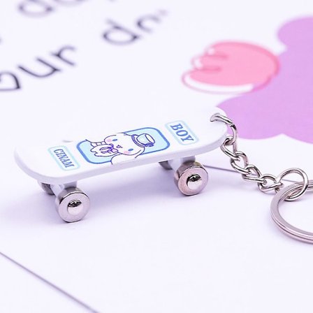 Sanrioed Cartoon Cute Skateboard Metal Cinnamoroll Kuromi Hello Kittys Kawaii Nøkkelring Sink Alloy Skateboard Anheng Tilbehør (FMY)