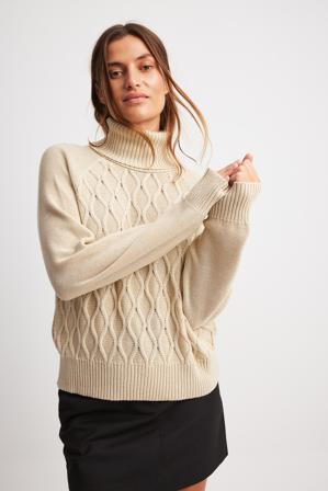 NA-KD Strickpullover mit Rollkragen und Zopfmuster - Pullover mit Zopfmuster - Beige - Medium