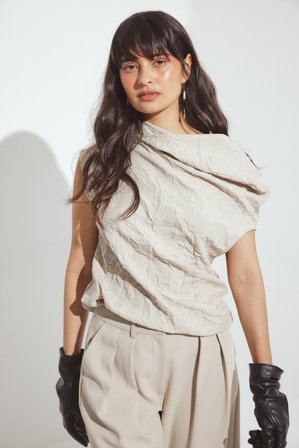 NA-KD - Topp med traktformet hals og krøller - Ermeløse topper - Beige - EU 44