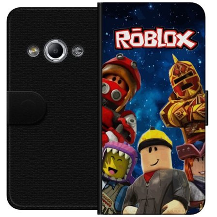 Kompatibelt Lommeboketui til Samsung Galaxy Xcover 3 Robloxhelter står foran en stjerneklaar rombakgrunn med fargerike karakterer som skaper energi,