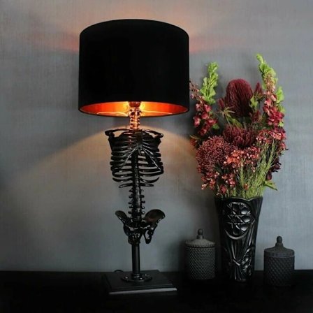 Skelettbordslampa med klassisk gotisk design