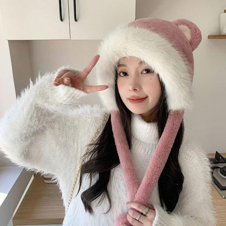 Mössor i fuskpälsmössa Kattöra Stickad cap ROSA