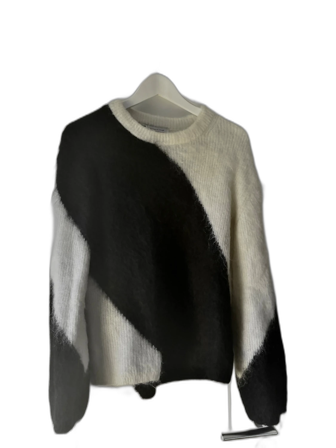 Svartvit stickad tröja & Other Stories