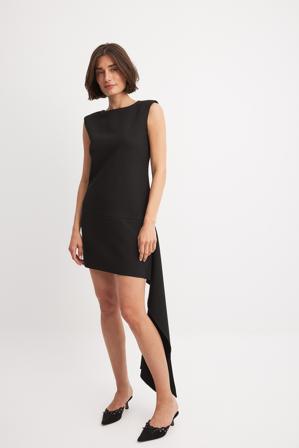NA-KD Robe asymétrique style tailleur avec traîne - Robes Nouvel An - Noir - EU 44