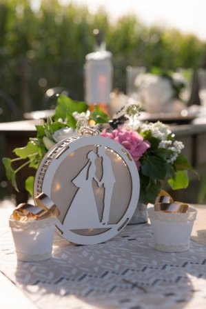 Lysande bröllopsdekoration av trä - Bröllop Dekoration - Kalaslagret.se