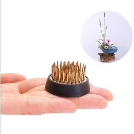 Messinkinen neulasammakko ikebanalle, 34 mm pyöreä kukkasammakko silikonialustalla kukka-asetelmia varten