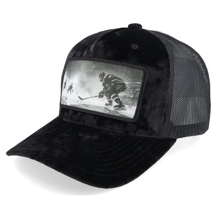 Calza Pennello - Zwart trucker Cap - Ice Hockey In Action Patch Velvet Black A-Frame Trucker @ Hatstore