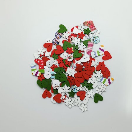 100 st Unika Söta Cartoon Jul Platta Trä Lösa Pärlor Träd Älg Rensa Hatt Snöflinga Design Lösa Distans Pärlor 2 Hål Knappar