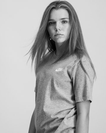 Nike K Nsw Tee Emb Futura Lbr Grå T-skjorter Jente - Kids Brand Store