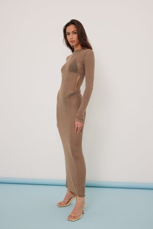 NA-KD Trend Strick-Maxikleid mit Cut-out-Details - Langärmlige Maxikleider - Braun - XXS
