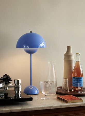 Flowerpot VP3 bordlampe H50 - swim blå