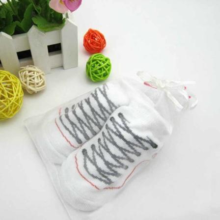 1 par nyfödd flicka pojke baby barn toddler gåva 3D verklighetstrogna skor form charm Anti-slip strumpor. red