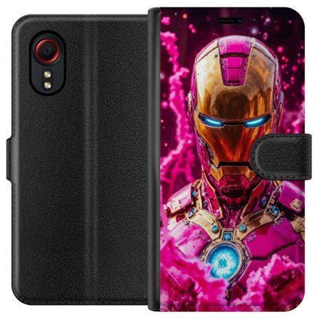 Kompatibelt Lommeboketui til Samsung Galaxy Xcover 5 Klosset grønn figur i pikselert fantasiverden med trehus og dyr i retro spillmiljø