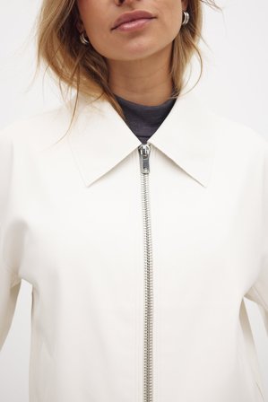 NA-KD Veste en similicuir à col large - Vestes en similicuir - Crème - EU 34