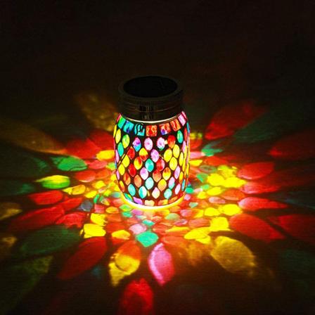 1 kappale punainen mosaiikki aurinkokäyttöinen ulkoseinävalaisin, ladattava ulko-