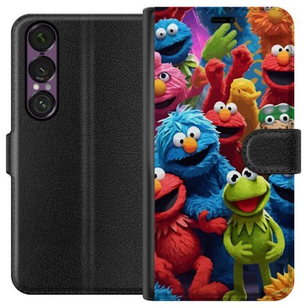 Kompatibel Tegnebogsetui til Sony Sony Xperia 1 VII Farverige dukkelignende karakterer i en glad gruppe legesyg illustration med blød tekstur humor o