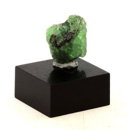 Kivet ja mineraalit. Tsavorite-granaatti. 11,3 ct. Manyaran alue, Tansania.