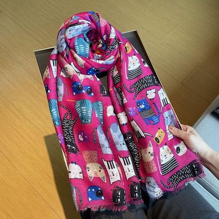 Tecknade scarfsjalar E E