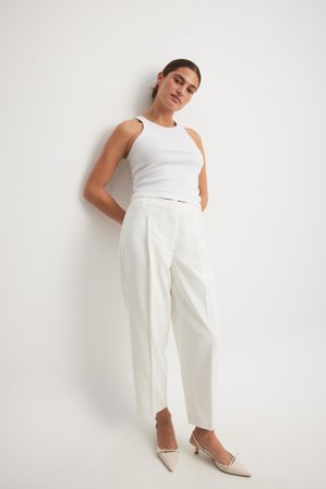 NA-KD Cropped Mid Waist Suit Pants - Cropped bukser - Hvid - EU 38