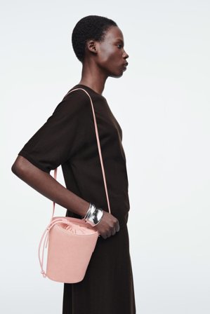 COS Femme Mini Sac Seau – Cuir Façon Poulain Bag in Rose
